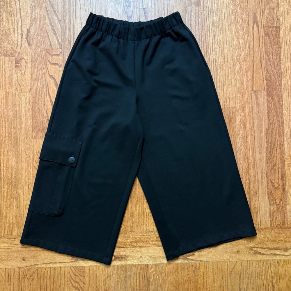 Planet by Lauren G wide leg crop pants with elastic waist in black size 1